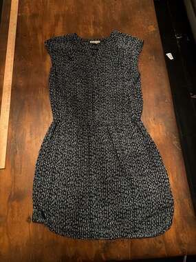 Lila Rose Navy and White Geometric Print Sleeveless Blouson Mini Dress